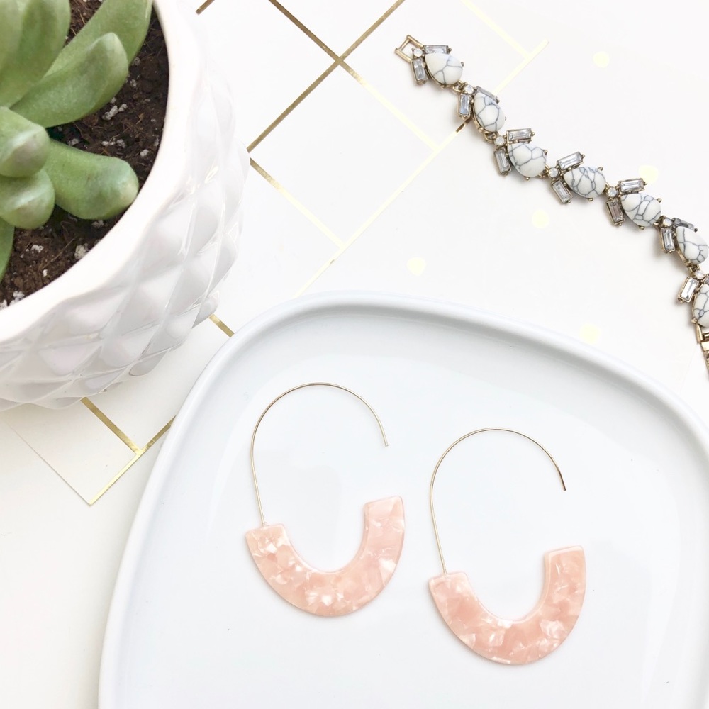 Resin hoop earrings - Picture 1 of 5